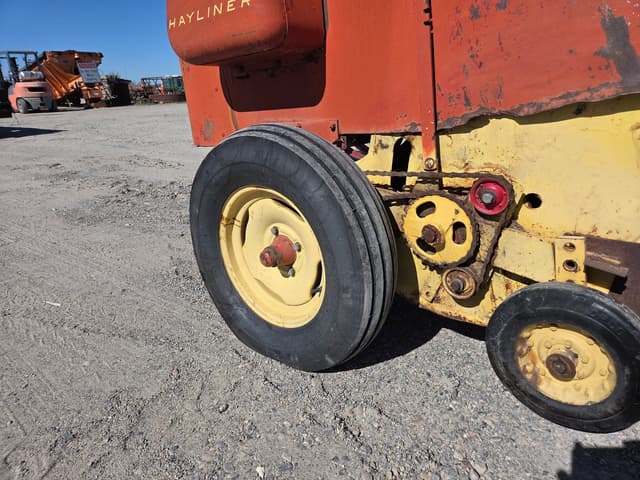 Image of New Holland 280 equipment image 2