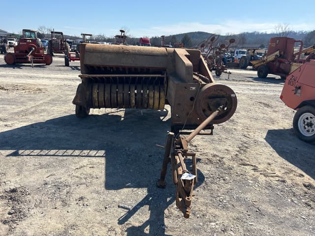 Image of New Holland 280 equipment image 1