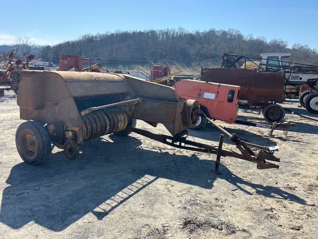 Image of New Holland 280 equipment image 2