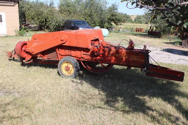 Image of New Holland 281 equipment image 4