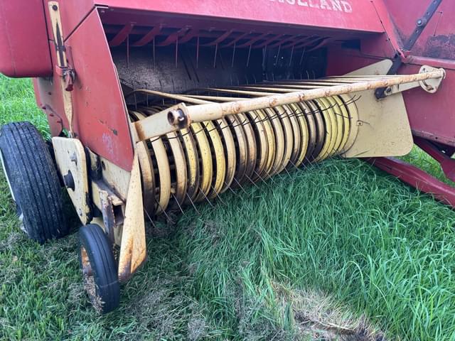 Image of New Holland 282 equipment image 1
