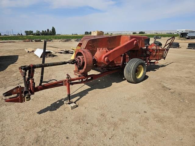 Image of New Holland 282 equipment image 2