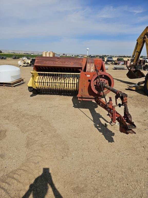 Image of New Holland 282 equipment image 1