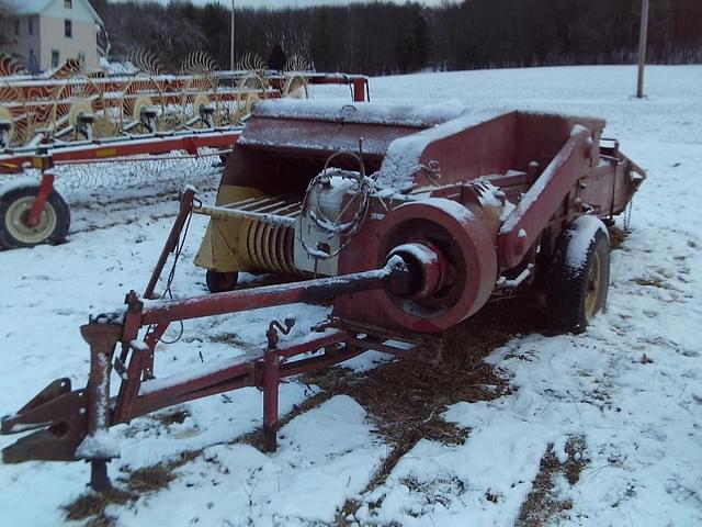 Image of New Holland 282 equipment image 1