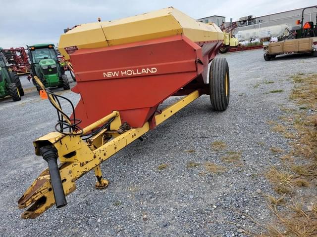 Image of New Holland 304 equipment image 3