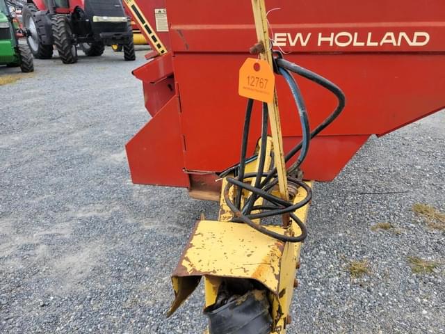 Image of New Holland 304 equipment image 4