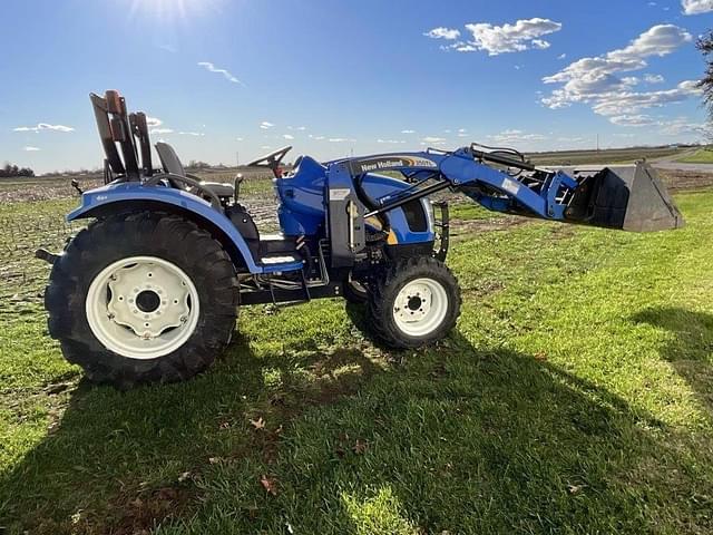 Image of New Holland Boomer 3040 equipment image 2