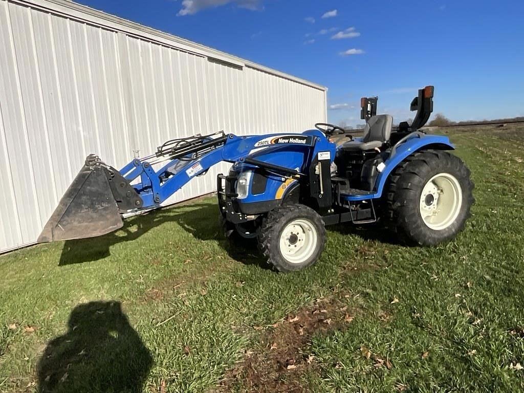 Image of New Holland Boomer 3040 Primary image