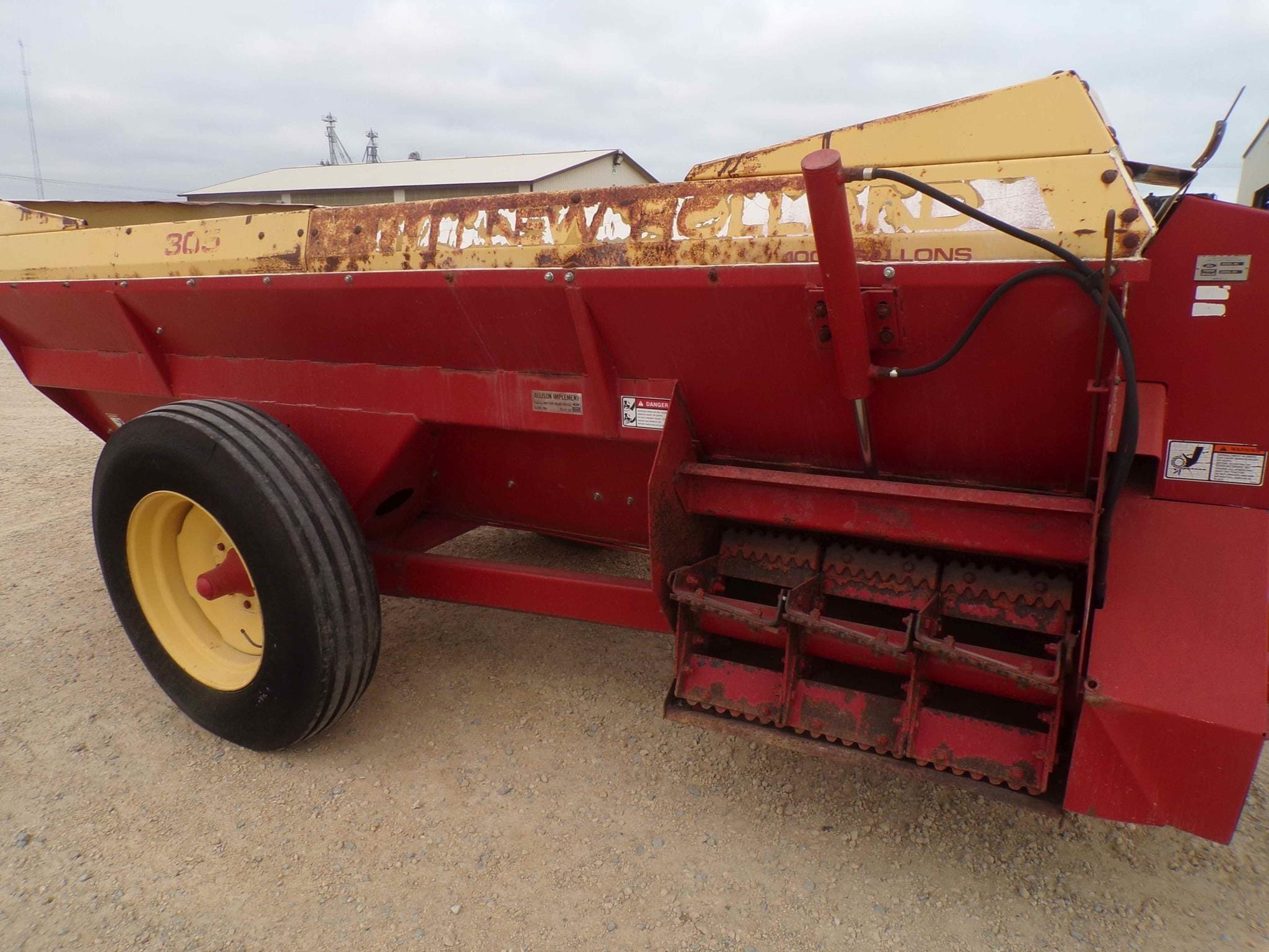 New Holland 305 Equipment Image0