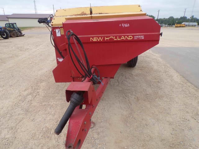 Image of New Holland 305 equipment image 2