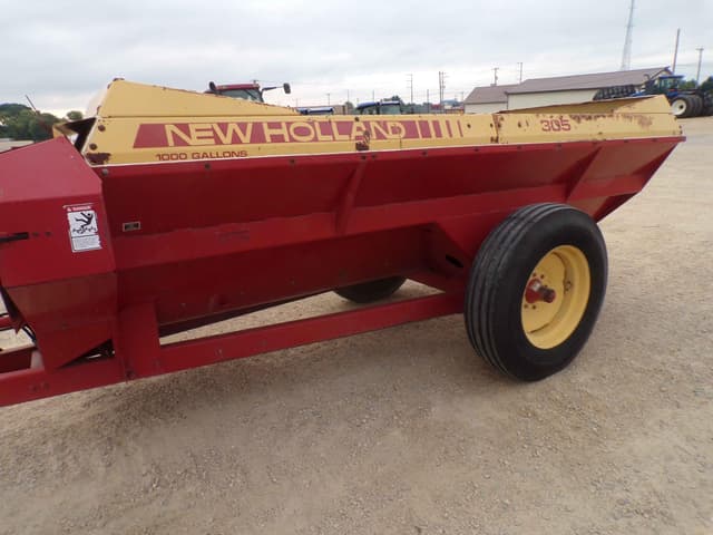Image of New Holland 305 equipment image 3