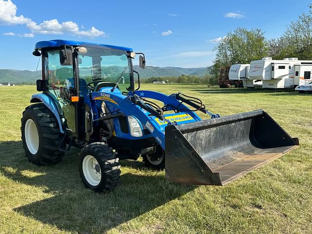 Image of New Holland Boomer 3050 equipment image 2