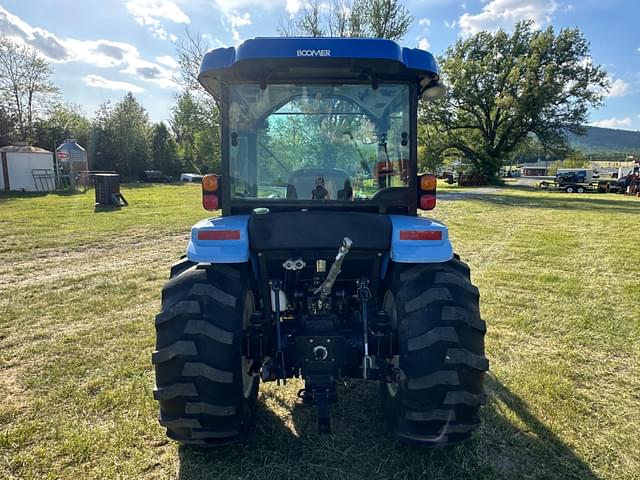 Image of New Holland Boomer 3050 equipment image 4