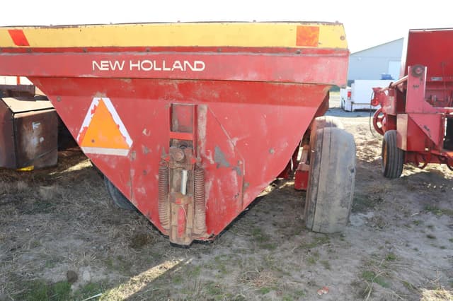Image of New Holland 308 equipment image 4