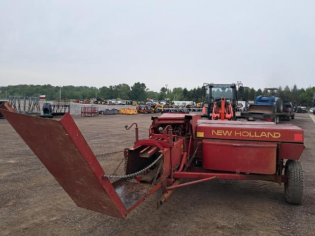Image of New Holland 310 equipment image 3