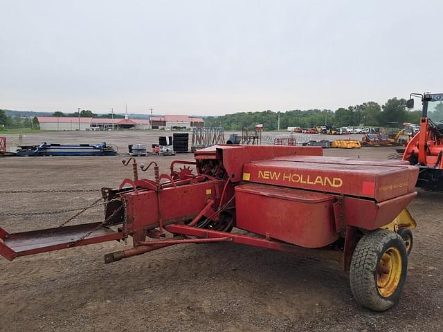 Image of New Holland 310 equipment image 2