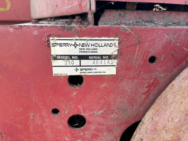 Image of New Holland 310 equipment image 1