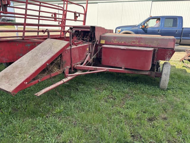 Image of New Holland 310 equipment image 4