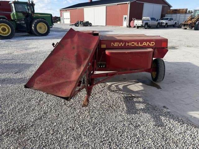 Image of New Holland 310 equipment image 4