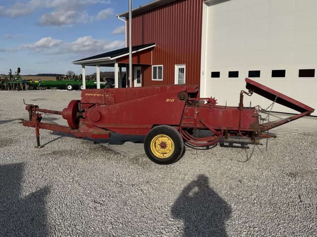 Image of New Holland 310 equipment image 1