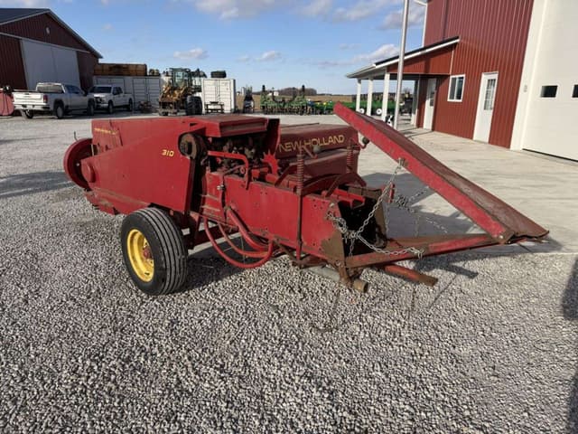 Image of New Holland 310 equipment image 3