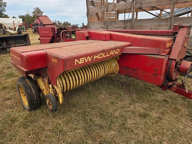 Image of New Holland 310 equipment image 2