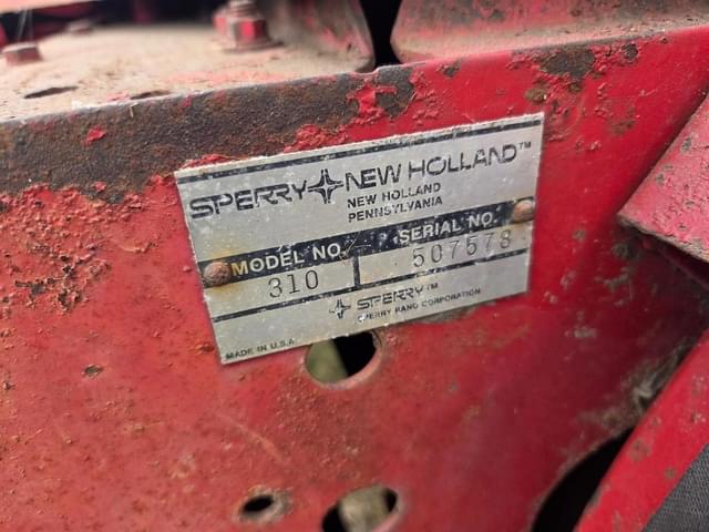 Image of New Holland 310 equipment image 4