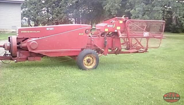 Image of New Holland 310 equipment image 3