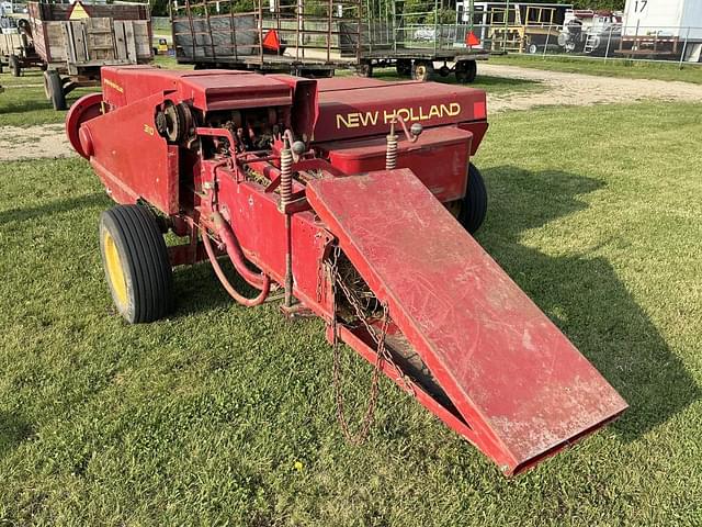 Image of New Holland 310 equipment image 2