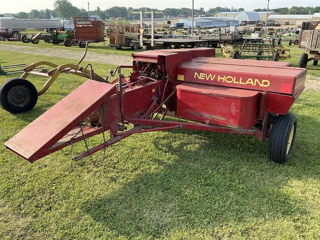 Image of New Holland 310 equipment image 4