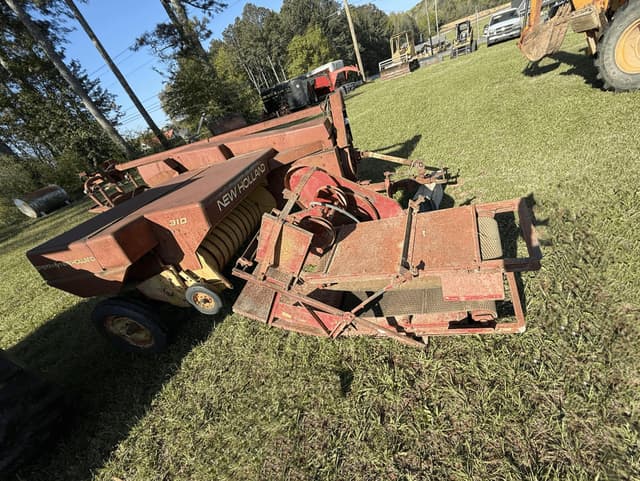 Image of New Holland 310 equipment image 4