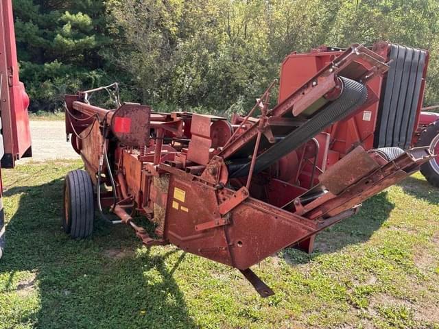 Image of New Holland 310 equipment image 4