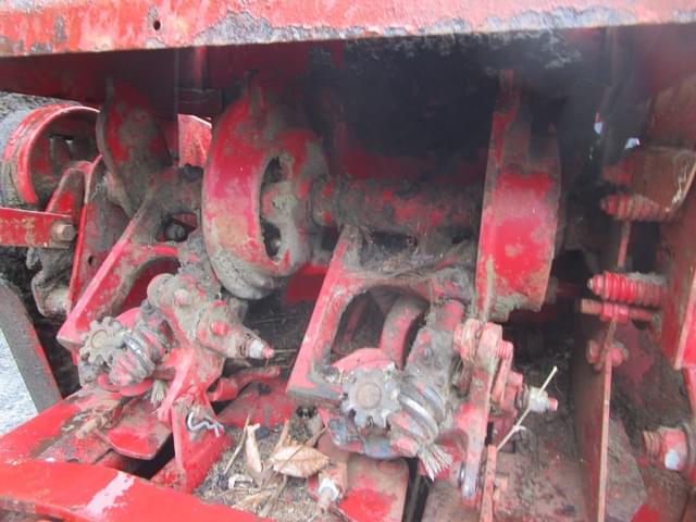 Image of New Holland 310 equipment image 3