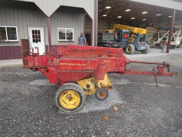 Image of New Holland 310 equipment image 4