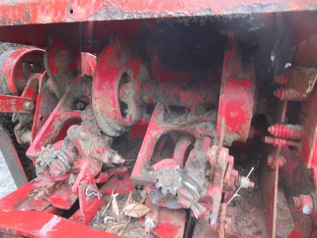 Image of New Holland 310 equipment image 4