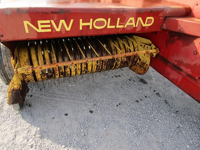 Image of New Holland 310 equipment image 2