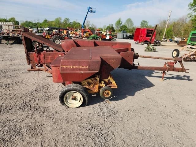 Image of New Holland 310 equipment image 2