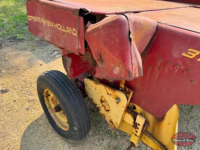 Image of New Holland 310 equipment image 4
