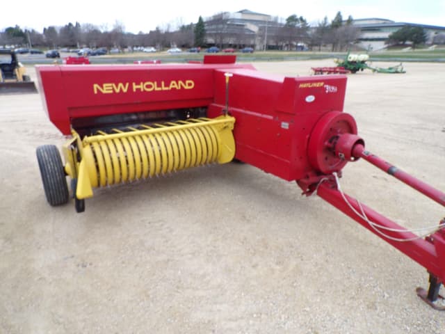 Image of New Holland 311 equipment image 2