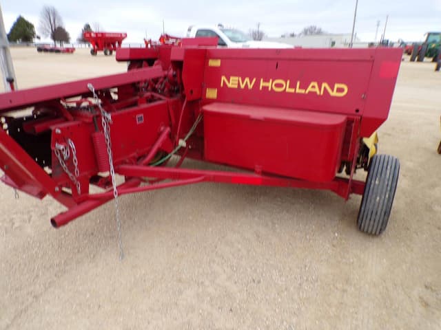 Image of New Holland 311 equipment image 4