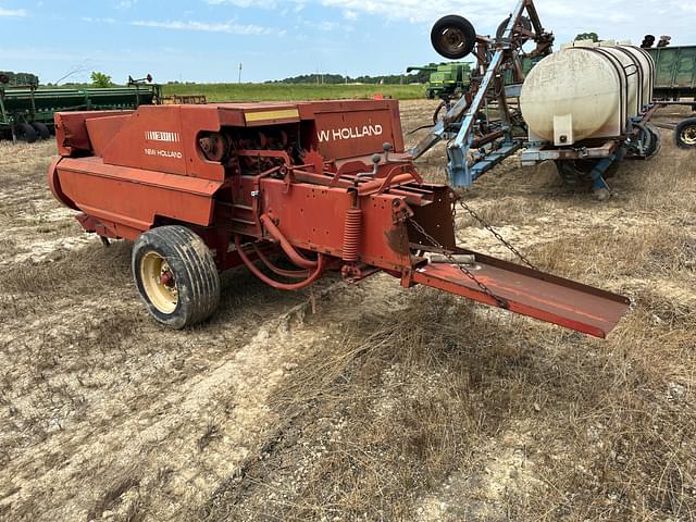 Image of New Holland 311 equipment image 3