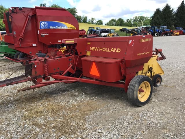 Image of New Holland 311 equipment image 4