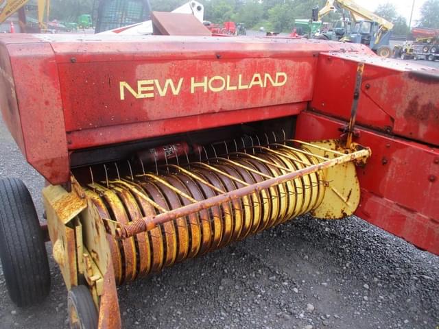 Image of New Holland 311 equipment image 2