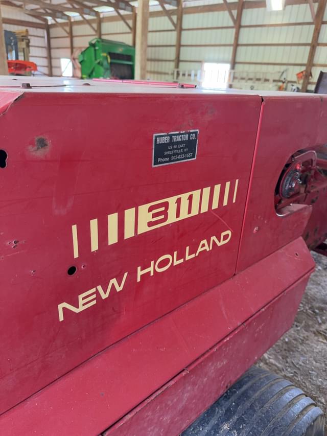 Image of New Holland 311 equipment image 4