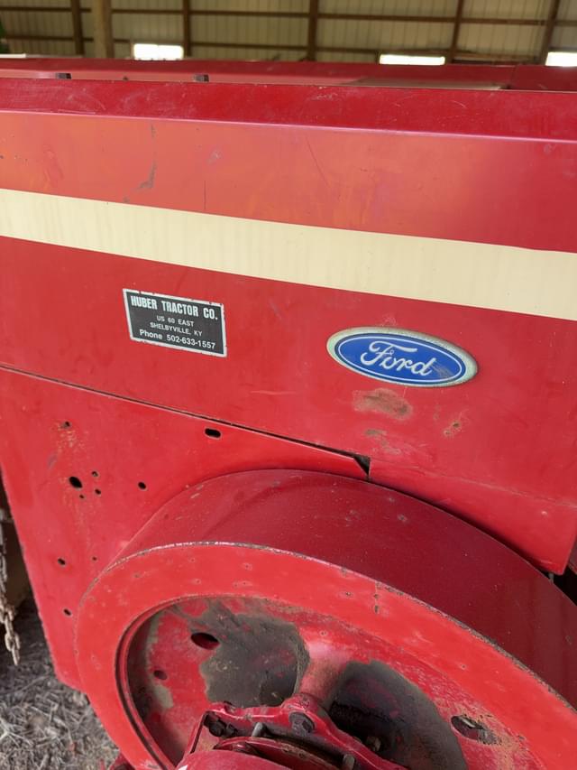 Image of New Holland 311 equipment image 3