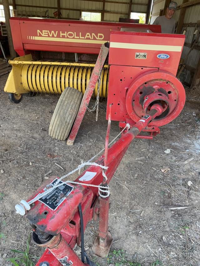 Image of New Holland 311 equipment image 1