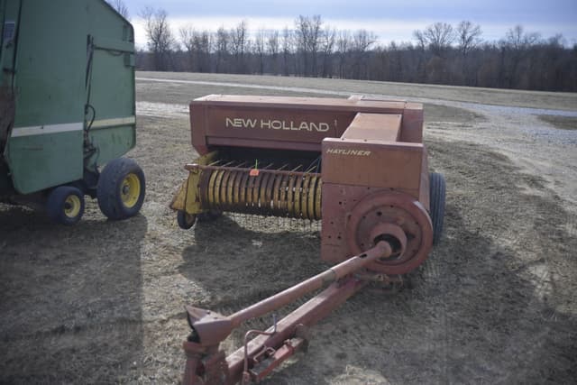 Image of New Holland 311 equipment image 1