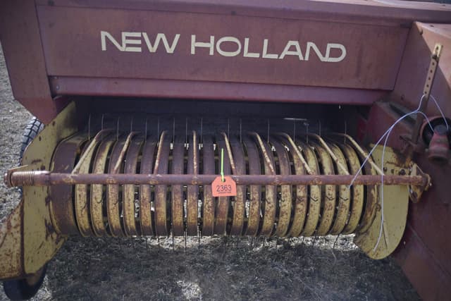 Image of New Holland 311 equipment image 2