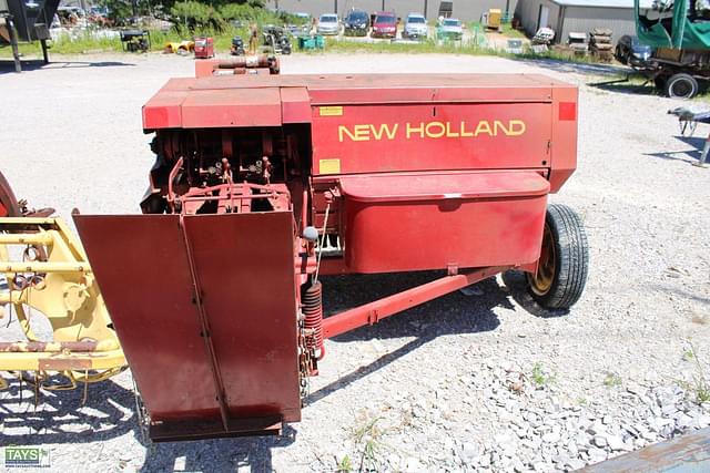 Image of New Holland 311 equipment image 4