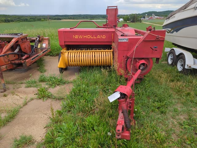 Image of New Holland 311 equipment image 1